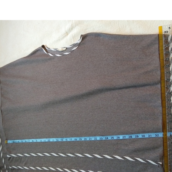 Hem & Thread Poncho - Picture 8 of 10